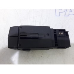 Renault - Clio - Steering wheel mounted radio control