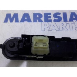 Renault - Clio - Multi-functional window switch