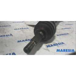 Renault - Clio - Front drive shaft, left