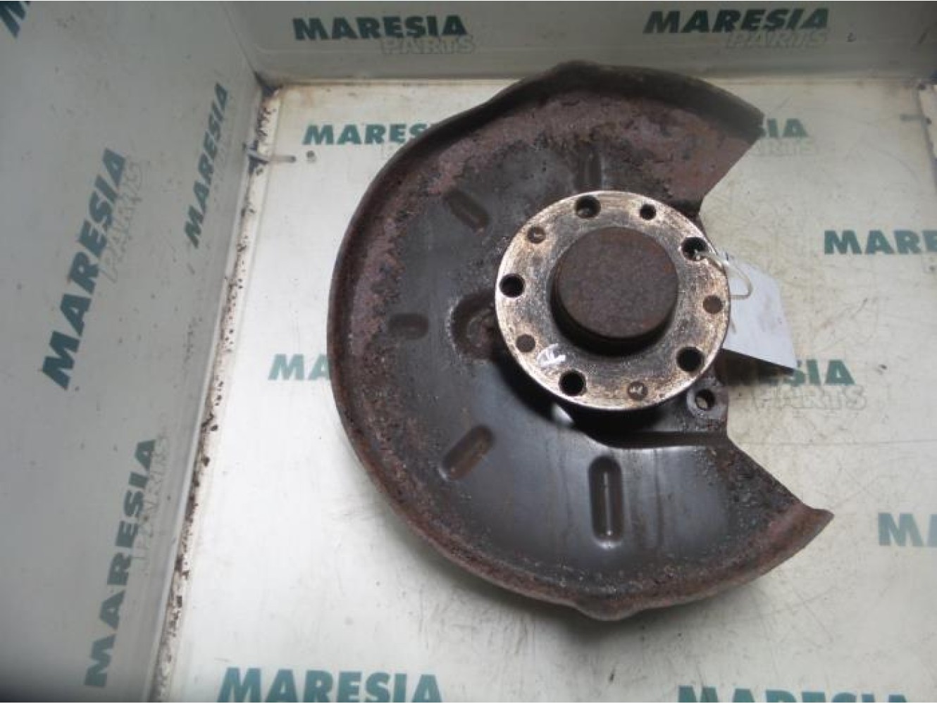 Alfa Romeo - 156 - Fusee links-achter
