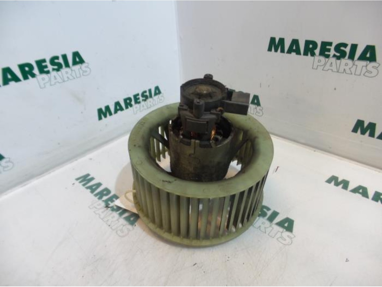 Renault - Clio - Heating and ventilation fan motor