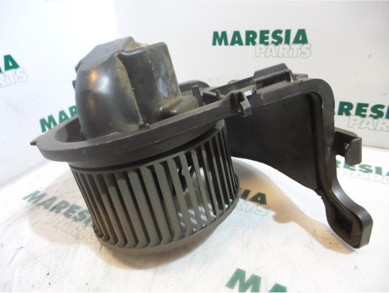 Renault - Clio - Heating and ventilation fan motor