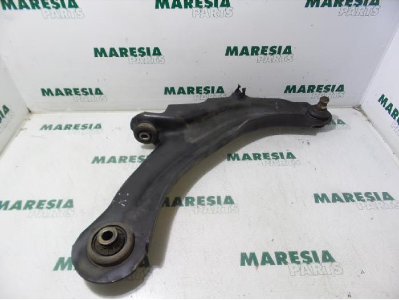 Renault - Megane Scenic - Front lower wishbone, right