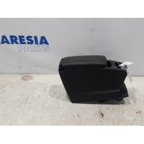 Renault - Scenic - Armrest