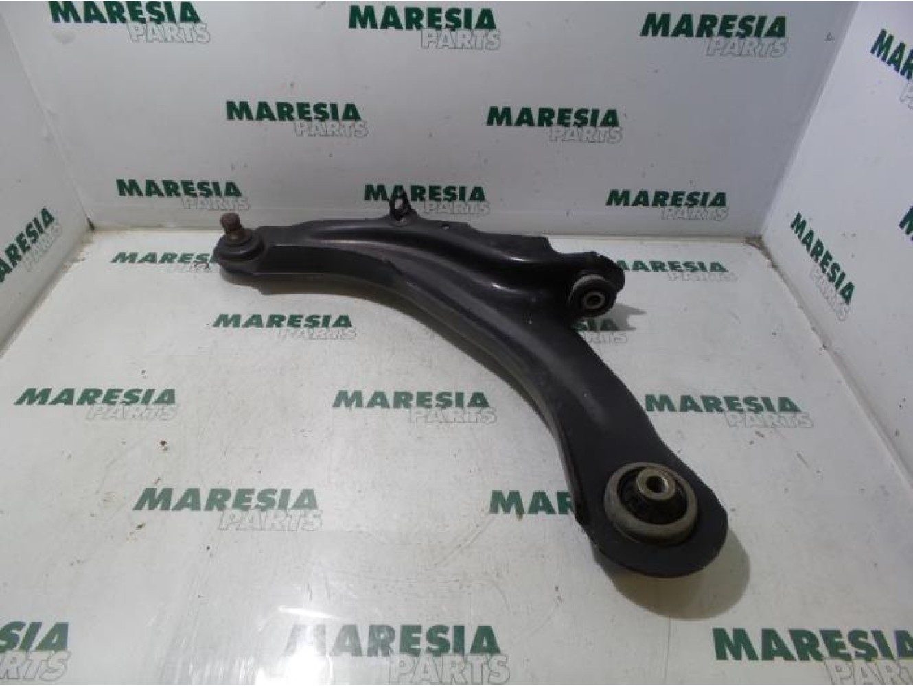 Renault - Megane - Front lower wishbone, left