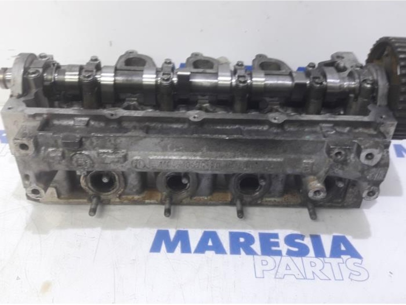 Renault - Clio - Cylinder head