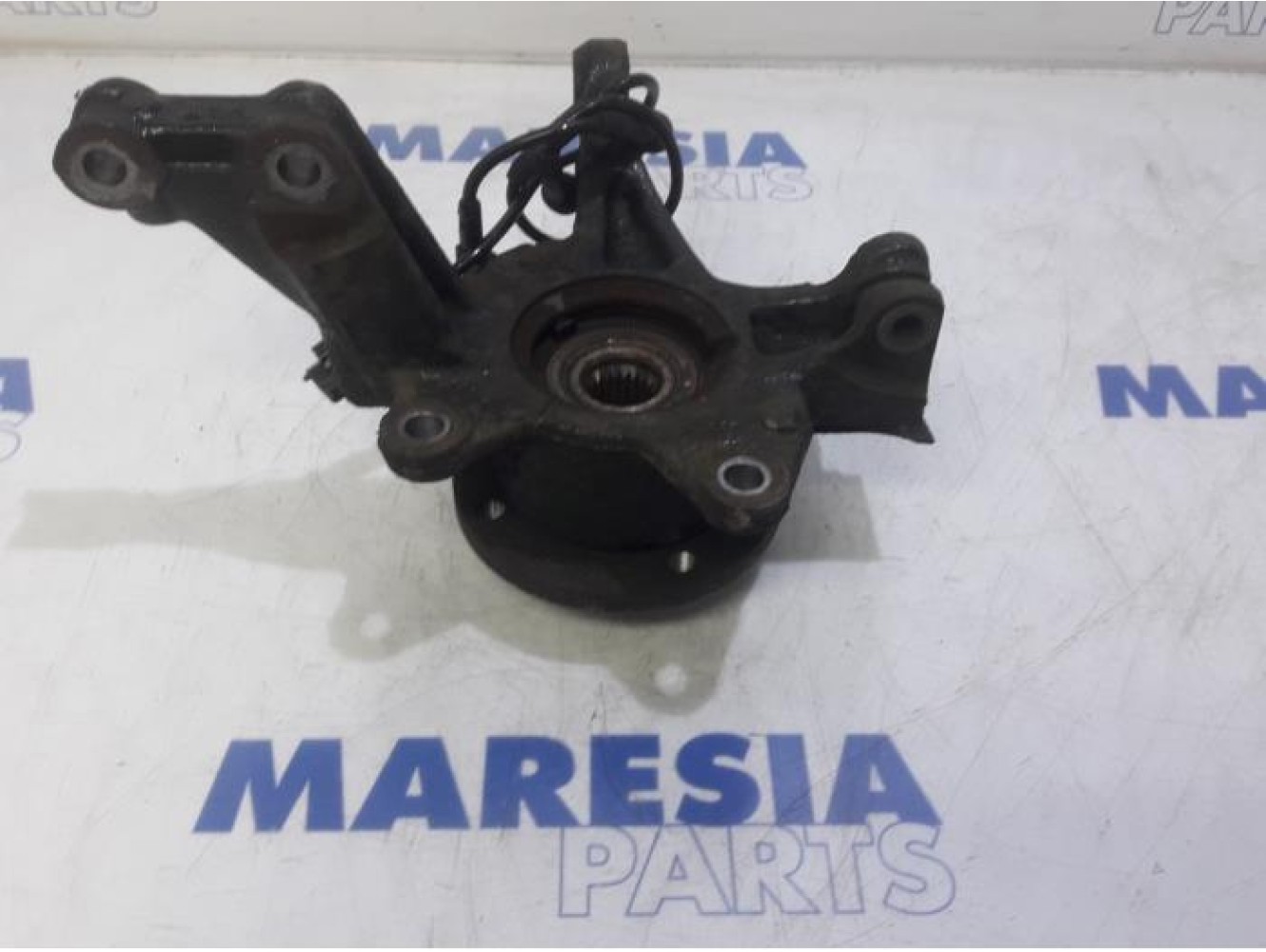 Renault - Clio - Knuckle, front right