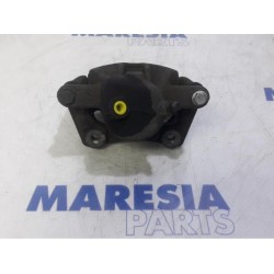 Renault - Clio - Front brake calliper, right