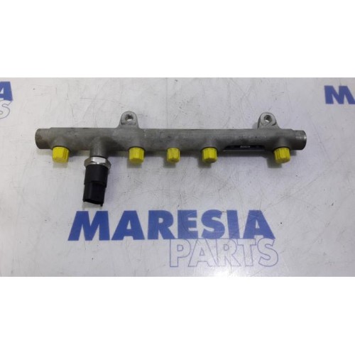 Renault - Megane Scenic - Fuel injector nozzle
