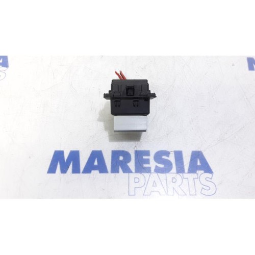 Renault - Clio - Heater resistor