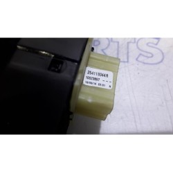 Renault - Clio - Multi-functional window switch