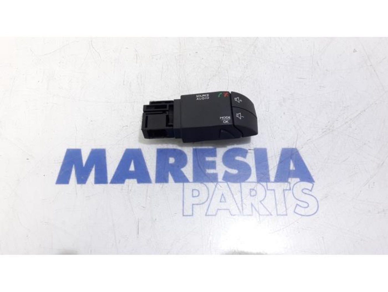 Renault - Clio - Commande radio volant