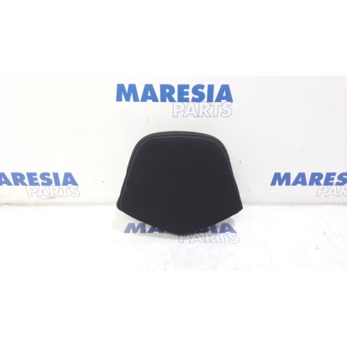 Peugeot - RCZ - Headrest