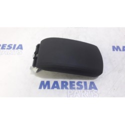Peugeot - RCZ - Armrest