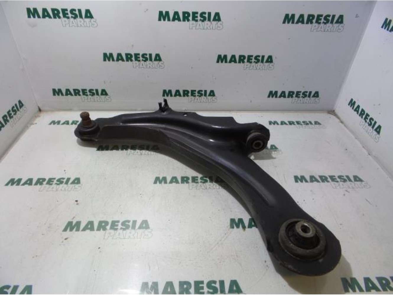 Renault - Megane - Front lower wishbone, left