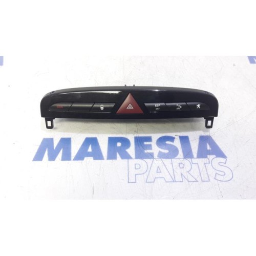 Peugeot - RCZ - Panic lighting switch