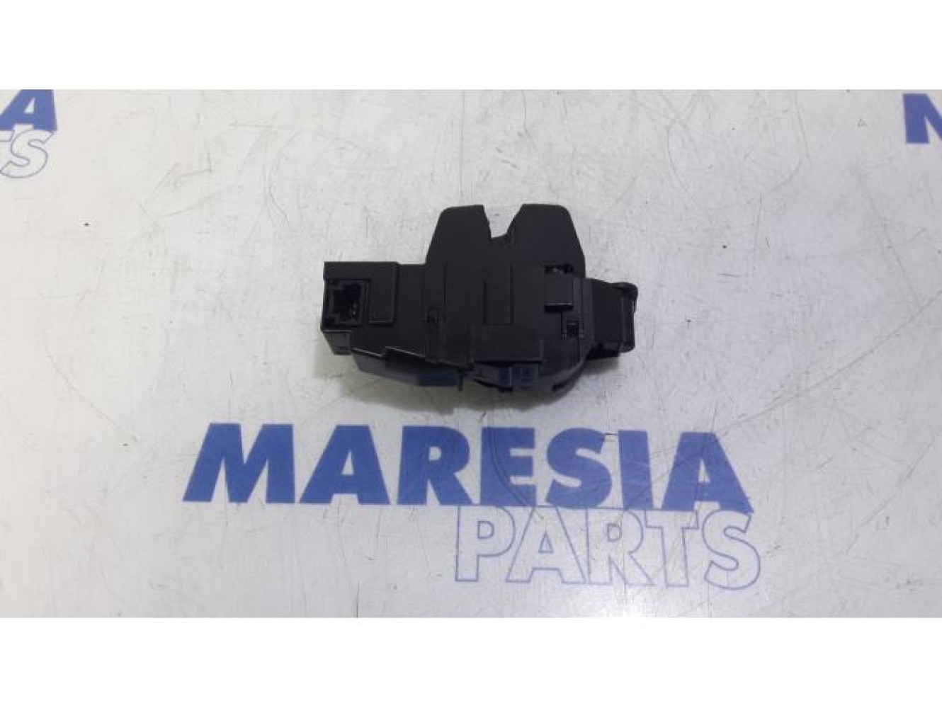 Peugeot - RCZ - Tailgate lock mechanism