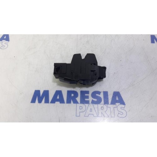Peugeot - RCZ - Tailgate lock mechanism