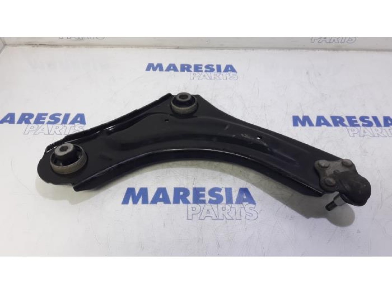 Renault - Megane - Front lower wishbone, left