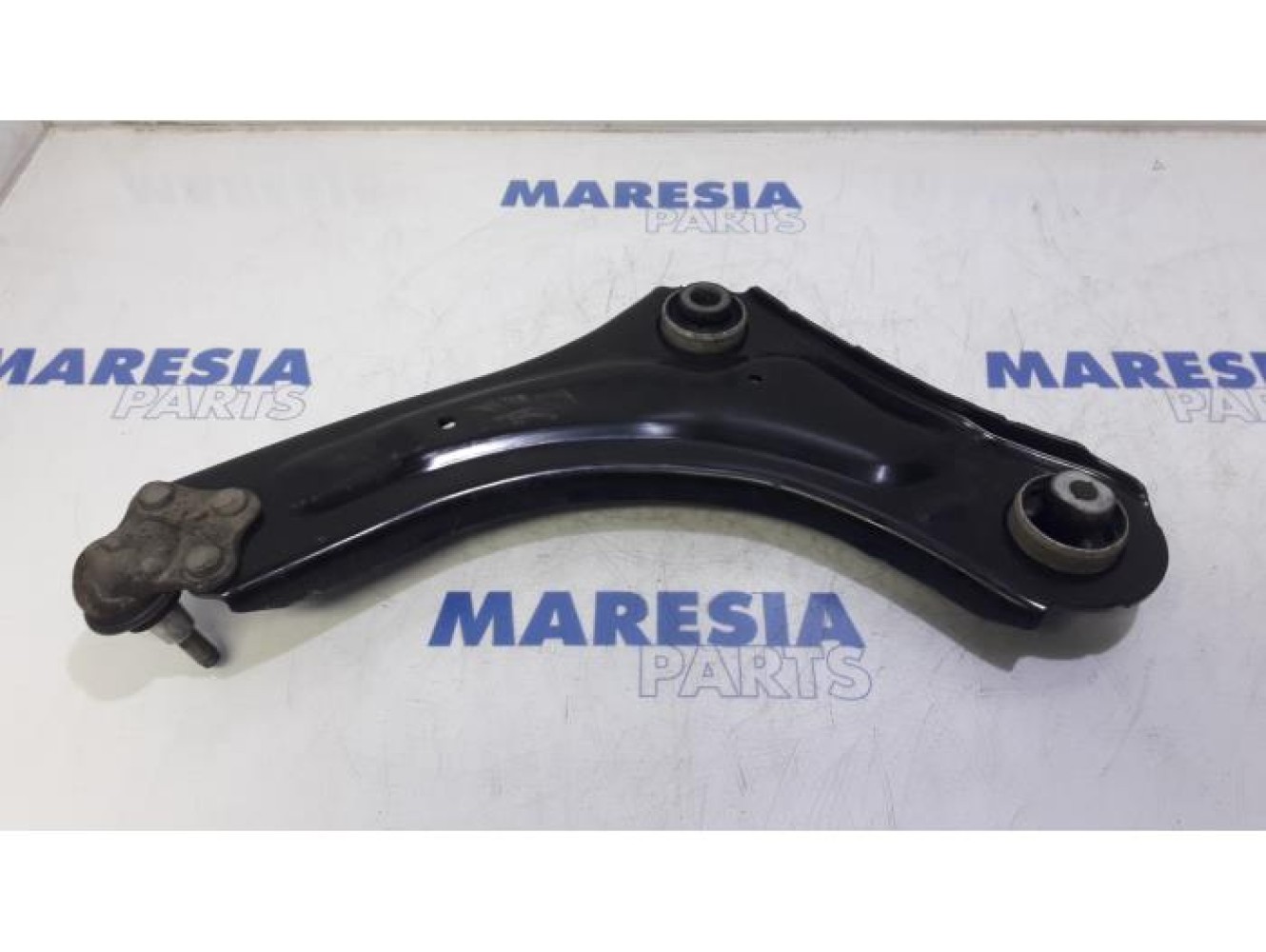 Renault - Megane - Front lower wishbone, right