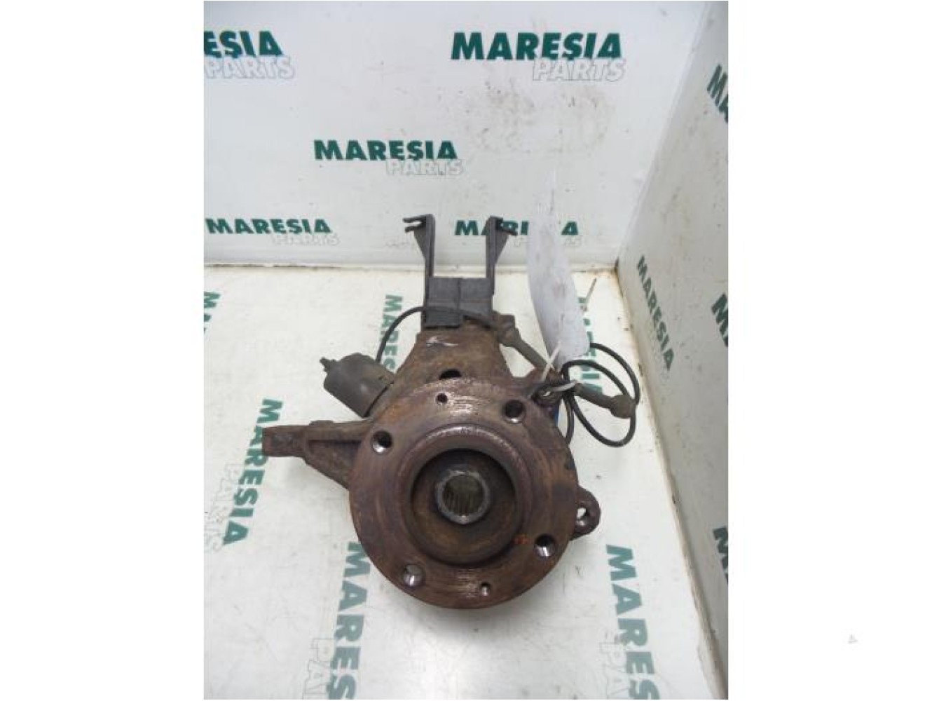 Peugeot - 206 - Knuckle, front right