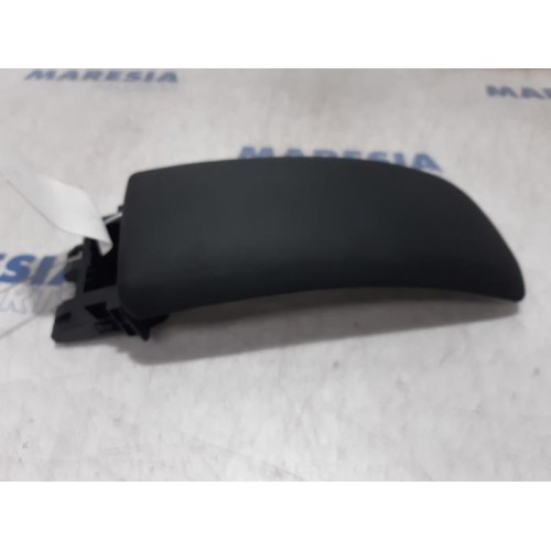 Renault - Megane - Armrest