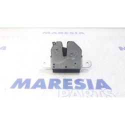 Fiat - 500 - Tailgate lock mechanism