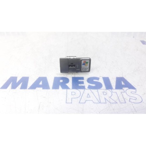 Fiat - 500 - AUX / USB connection