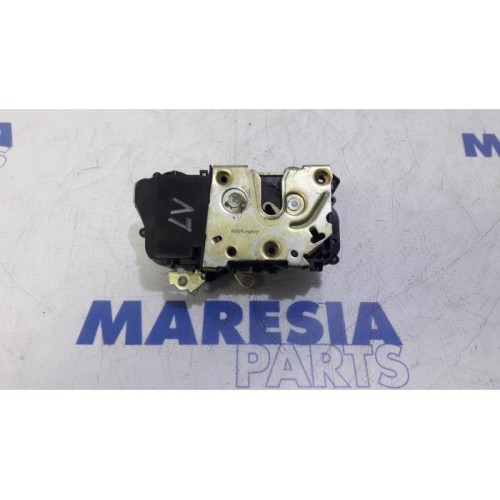 Citroen - C5 - Door lock mechanism 4-door, front left