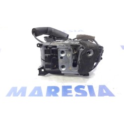 Renault - Scenic - Front door lock mechanism 4-door, right