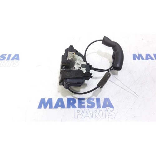 Renault - Scenic - Front door lock mechanism 4-door, right