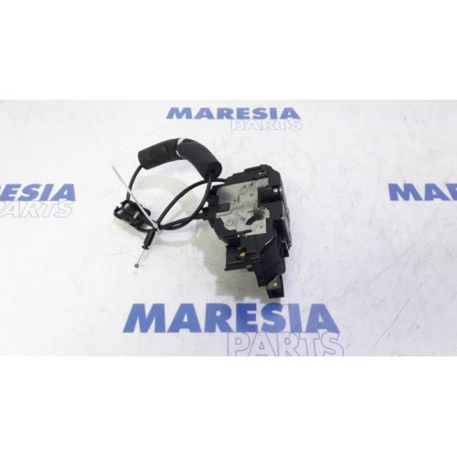 Renault - Scenic - Rear door mechanism 4-door, right