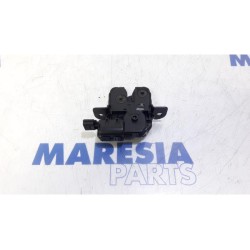Renault - Scenic - Tailgate lock mechanism