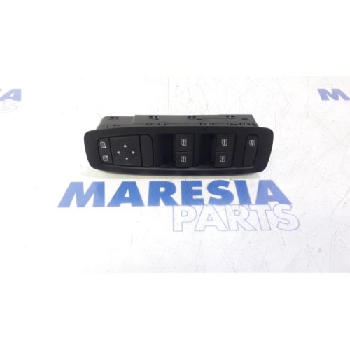 Renault - Megane - Multi-functional window switch
