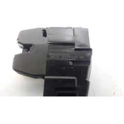 Peugeot - 308 - Tailgate lock mechanism