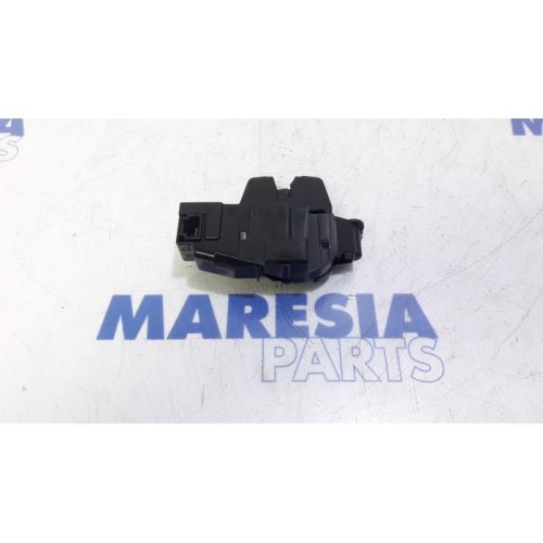 Peugeot - 308 - Tailgate lock mechanism