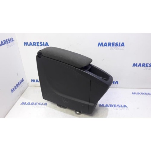 Renault - Scenic - Armrest