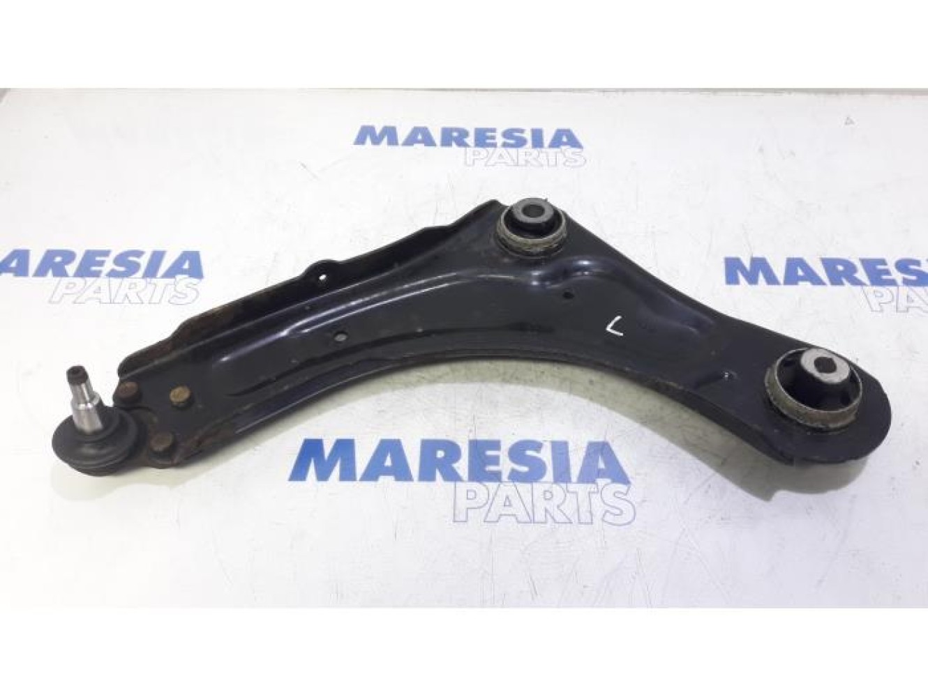 Renault - Scenic - Front lower wishbone, left