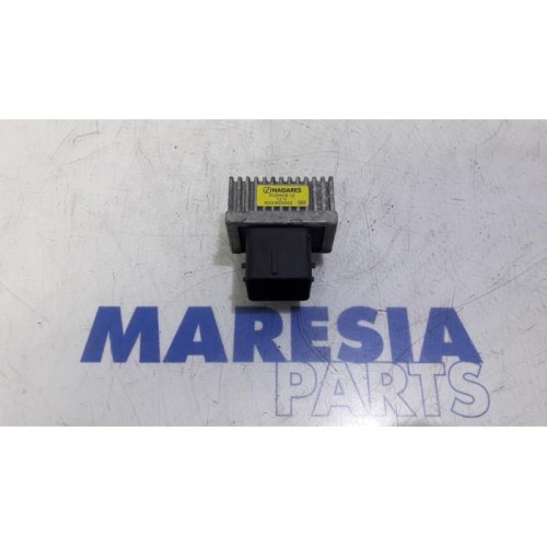 Renault - Scenic - Glow plug relay