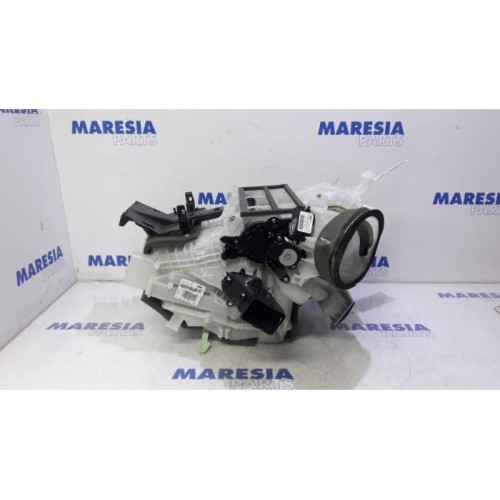 Citroen - C3 Picasso - Heater housing