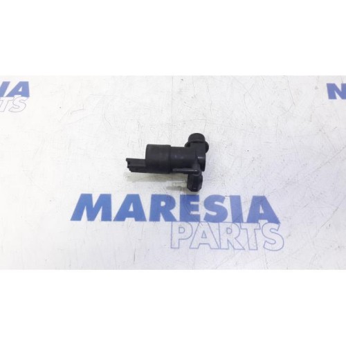 Citroen - C3 Picasso - Windscreen washer pump