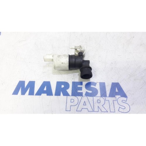 Citroen - DS4 - Windscreen washer pump