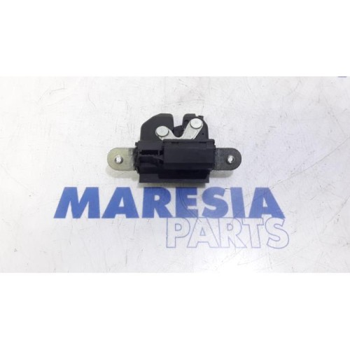 Fiat - Bravo - Tailgate lock mechanism