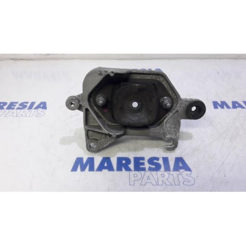 Renault - Megane - Engine mount