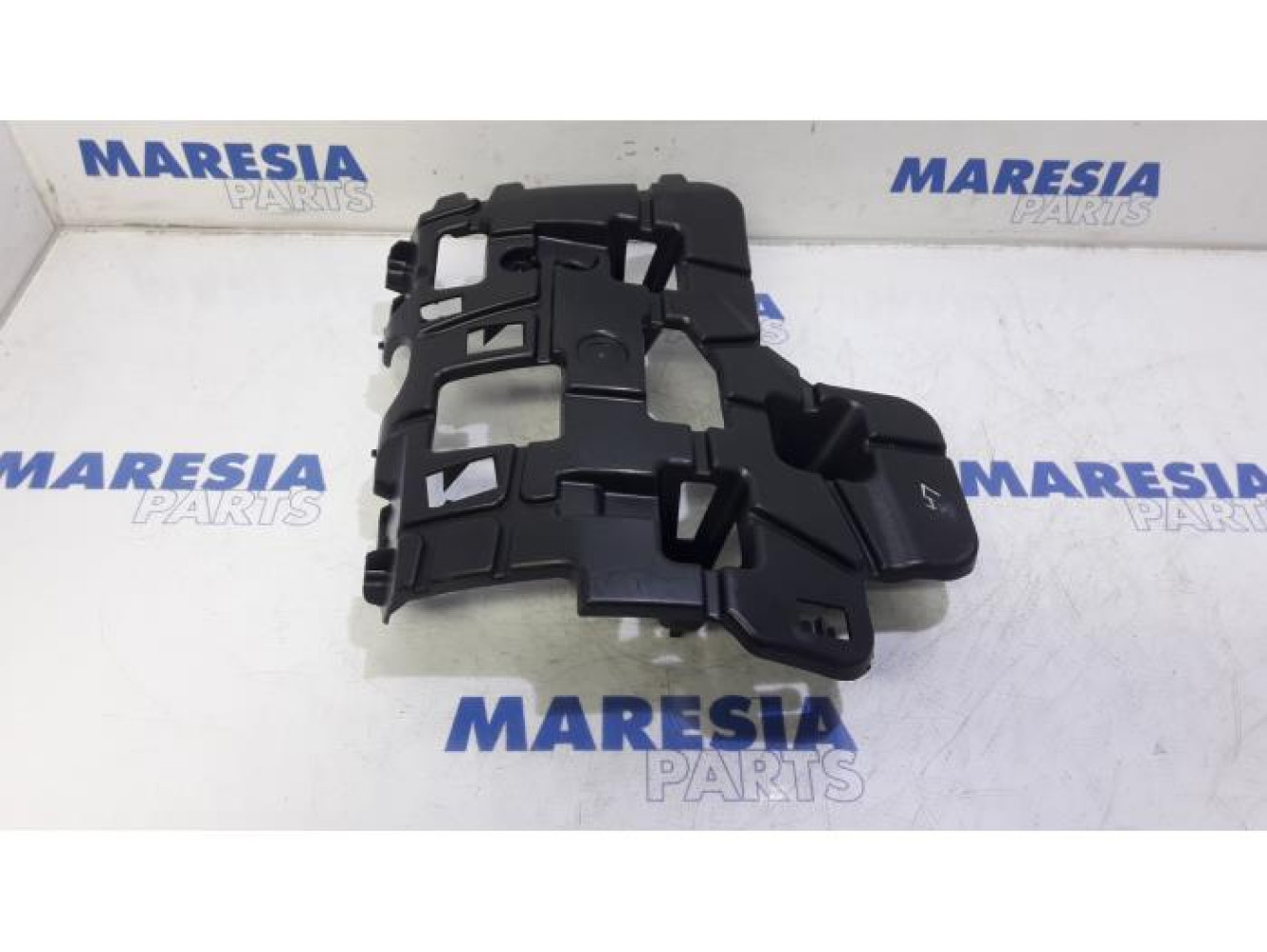 Renault - Megane - Rear bumper frame