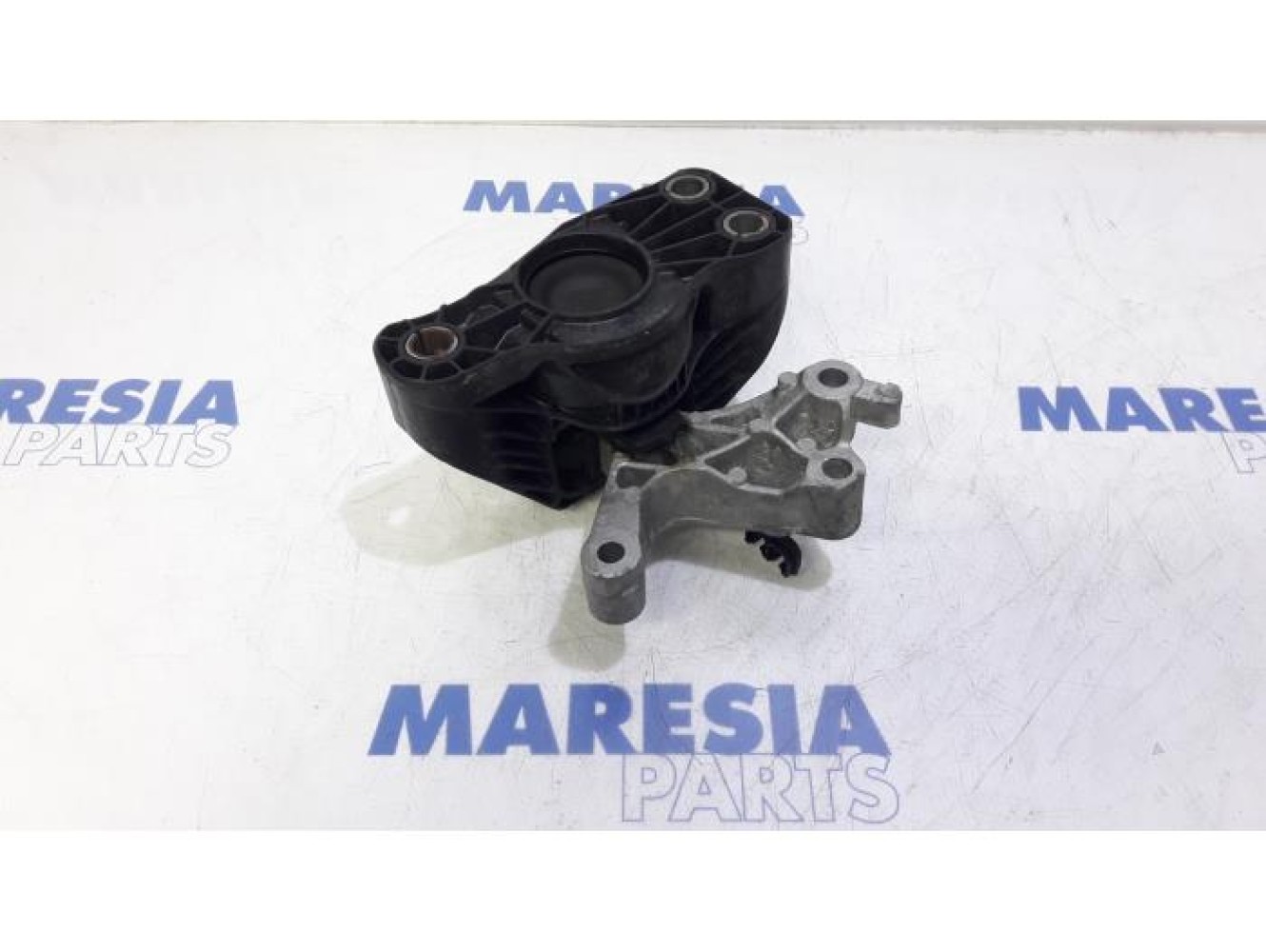 Renault - Megane - Engine mount