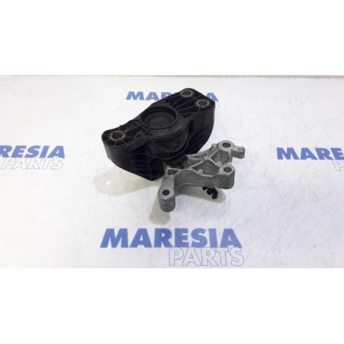 Renault - Megane - Engine mount