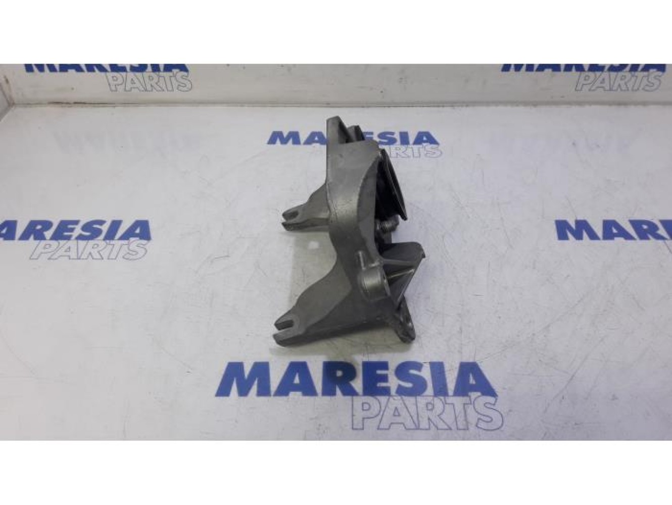 Renault - Megane - Engine mount
