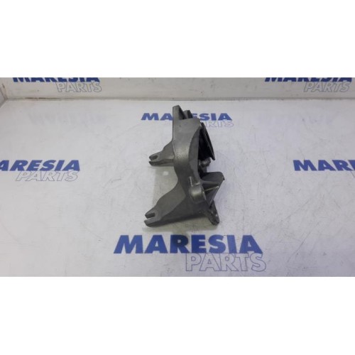 Renault - Megane - Engine mount