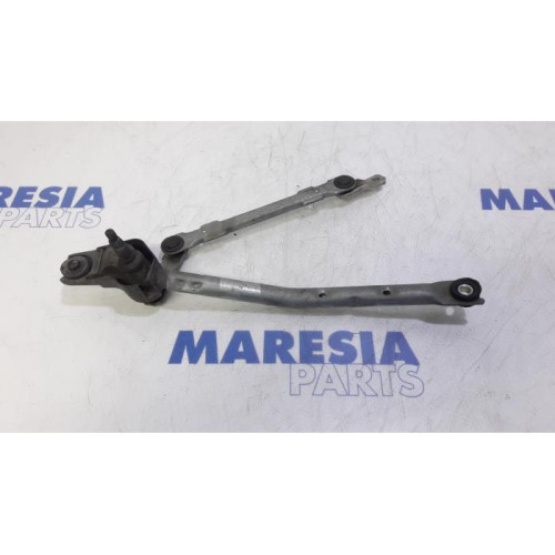 Peugeot - 107 - Wiper mechanism